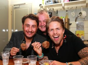 30-09-2017 SHOWBIZZ; ANDRE HAZES ZET HEERHUGOWAARD OP ZIJN KOP. Zijn laatste optreden voordat hij straks in het AHOY staat gaf hij in Dancing MARLENE te Heerhugowaard. Meer dan 800 fans waren naar deze muziektempel getogen om ANDRE te zien stralen. Het was een TOP feest, kippenvel bij vele meiden en een MEET en GREET in de vooroorlogse keuken van Dancing Marlene waar natuurlijk de heerlijkste gehaktballen werden geserveerd. Andre vond het echt een eer om hier weer op te treden, een plaats waar zijn vader ook altijd heeft gestaan, en ook had genoten van die heerlijke ballen. 
foto: Albert den Iseger