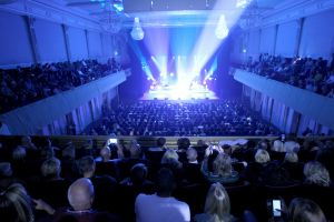 21-10-2018 SHOWBIZZ; TINO MARTIN VERPLETTERD HAARLEMS PUBLIEK. Uitverkocht tot de laatste stoel, het Haarlems publiek genoot, applaudisseerde, huilde en was uitbundig enthousiast. Wat een geweldige muziekavond in het Haarlems Philharmonie theater. De directie hoopte op een gauw weerzien van Tino in dit mooie theater.
foto: Albert den Iseger