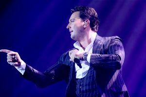 21-10-2018 SHOWBIZZ; TINO MARTIN VERPLETTERD HAARLEMS PUBLIEK. Uitverkocht tot de laatste stoel, het Haarlems publiek genoot, applaudisseerde, huilde en was uitbundig enthousiast. Wat een geweldige muziekavond in het Haarlems Philharmonie theater. De directie hoopte op een gauw weerzien van Tino in dit mooie theater.
foto: Albert den Iseger