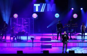 29-10-2018 SHOWBIZZ; TINO MARTIN IN AFAS CIRCUS THEATER SCHEVENINGEN.
uitverkocht en propvol met fans, Lee Towers was de muzikale verrassing van deze avond. Toen hij opkwam brak de zaal bijna het mooie theater af.Het  duet met Tino en Lee WAS A DREAM COMING TREU voor het Schevenings publiek.
foto: Albert den Iseger