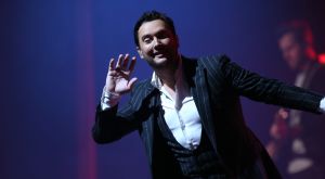 29-10-2018 SHOWBIZZ; TINO MARTIN IN AFAS CIRCUS THEATER SCHEVENINGEN.
uitverkocht en propvol met fans, Lee Towers was de muzikale verrassing van deze avond. Toen hij opkwam brak de zaal bijna het mooie theater af.Het  duet met Tino en Lee WAS A DREAM COMING TREU voor het Schevenings publiek.
foto: Albert den Iseger