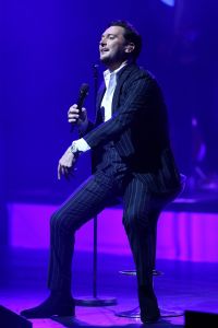 29-10-2018 SHOWBIZZ; TINO MARTIN IN AFAS CIRCUS THEATER SCHEVENINGEN.
uitverkocht en propvol met fans, Lee Towers was de muzikale verrassing van deze avond. Toen hij opkwam brak de zaal bijna het mooie theater af.Het  duet met Tino en Lee WAS A DREAM COMING TREU voor het Schevenings publiek.
foto: Albert den Iseger