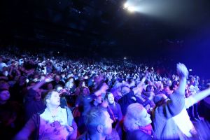 29-10-2018 SHOWBIZZ; TINO MARTIN IN AFAS CIRCUS THEATER SCHEVENINGEN.
uitverkocht en propvol met fans, Lee Towers was de muzikale verrassing van deze avond. Toen hij opkwam brak de zaal bijna het mooie theater af.Het  duet met Tino en Lee WAS A DREAM COMING TREU voor het Schevenings publiek.
foto: Albert den Iseger