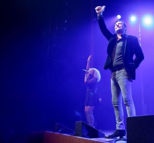 29-10-2018 SHOWBIZZ; TINO MARTIN IN AFAS CIRCUS THEATER SCHEVENINGEN.
uitverkocht en propvol met fans, Lee Towers was de muzikale verrassing van deze avond. Toen hij opkwam brak de zaal bijna het mooie theater af.Het  duet met Tino en Lee WAS A DREAM COMING TREU voor het Schevenings publiek.
foto: Albert den Iseger