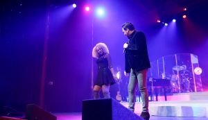 29-10-2018 SHOWBIZZ; TINO MARTIN IN AFAS CIRCUS THEATER SCHEVENINGEN.
uitverkocht en propvol met fans, Lee Towers was de muzikale verrassing van deze avond. Toen hij opkwam brak de zaal bijna het mooie theater af.Het  duet met Tino en Lee WAS A DREAM COMING TREU voor het Schevenings publiek.
foto: Albert den Iseger