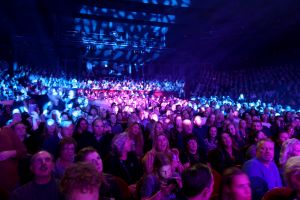 29-10-2018 SHOWBIZZ; TINO MARTIN IN AFAS CIRCUS THEATER SCHEVENINGEN.
uitverkocht en propvol met fans, Lee Towers was de muzikale verrassing van deze avond. Toen hij opkwam brak de zaal bijna het mooie theater af.Het  duet met Tino en Lee WAS A DREAM COMING TREU voor het Schevenings publiek.
foto: Albert den Iseger