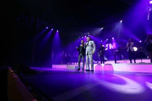 29-10-2018 SHOWBIZZ; TINO MARTIN IN AFAS CIRCUS THEATER SCHEVENINGEN.
uitverkocht en propvol met fans, Lee Towers was de muzikale verrassing van deze avond. Toen hij opkwam brak de zaal bijna het mooie theater af.Het  duet met Tino en Lee WAS A DREAM COMING TREU voor het Schevenings publiek.
foto: Albert den Iseger