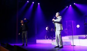 29-10-2018 SHOWBIZZ; TINO MARTIN IN AFAS CIRCUS THEATER SCHEVENINGEN.
uitverkocht en propvol met fans, Lee Towers was de muzikale verrassing van deze avond. Toen hij opkwam brak de zaal bijna het mooie theater af.Het  duet met Tino en Lee WAS A DREAM COMING TREU voor het Schevenings publiek.
foto: Albert den Iseger