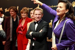 04-10-2019 SHOWBIZZ; GOUDEN KALVEREN GALA 2019.DE WINNAARS
Beste Korte Documentaire
De waarheid over mijn vader - Shamira Raphala

Beste Korte Film
KORT! - En Route - Marit Weerheijm

Beste Acteur Televisiedrama
Gijs Naber - Judas

Beste Actrice Televisiedrama
Rifka Lodeizen - Judas

Beste Televisiedrama
Zeven Kleine Criminelen - Rob Lcker

Beste Interactive
Die Fernweh Oper - Daniel Ernst

Beste Sound Design
Alex Booy en Huibert Boon - My Foolish Heart

Beste Muziek
Rutger Reinders - Dirty God

Beste Camera
Jasper Wolf - Niemand in de Stad

Beste Montage
Menno Boerema - Het wonder van Le Petit Prince

Beste Lange Documentaire
Living the Light - Robby Mller - Claire Pijman

Beste Production Design
Kurt Loyens - Baantjer het Begin

Beste Mannelijke Bijrol
Thomas Hppener - De Libi

Beste Vrouwelijke Bijrol
Julia Akkermans - Niemand in de Stad

Beste Acteur
Marcel Musters - God Only Knows

Beste Actrice
Melody Klaver - Rafal

Beste Scenario
Jeroen Scholten van Aschat en Shady El-Hamus - De Libi

Beste Regie
Sacha Polak - Dirty God

Beste Film
Dirty God - Marleen Slot voor Viking Film

Winnaar Gouden Kalf van het Publiek
Het Abraham Tuschinski Fonds Gouden Kalf van het Publiek is namens het stemmende publiek uitgereikt aan de film Bon Bini Holland 2 van producenten Maarten Swart van Kaap Holland Film, Sander Emmering, Nelsje Musch-Elzinga voor Warner Bros. ITVP. Aan het Abraham Tuschinski Fonds Gouden Kalf van het Publiek is tevens een geldprijs van 30.000 verbonden voor de producent, te besteden aan een nieuwe Nederlandse filmproductie. Deze prijs werd voor het vijfde jaar oprij beschikbaar gesteld door het Abraham Tuschinski Fonds.
Foto: Albert den Iseger