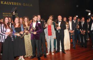 04-10-2019 SHOWBIZZ; GOUDEN KALVEREN GALA 2019.DE WINNAARS
Beste Korte Documentaire
De waarheid over mijn vader - Shamira Raphala

Beste Korte Film
KORT! - En Route - Marit Weerheijm

Beste Acteur Televisiedrama
Gijs Naber - Judas

Beste Actrice Televisiedrama
Rifka Lodeizen - Judas

Beste Televisiedrama
Zeven Kleine Criminelen - Rob Lcker

Beste Interactive
Die Fernweh Oper - Daniel Ernst

Beste Sound Design
Alex Booy en Huibert Boon - My Foolish Heart

Beste Muziek
Rutger Reinders - Dirty God

Beste Camera
Jasper Wolf - Niemand in de Stad

Beste Montage
Menno Boerema - Het wonder van Le Petit Prince

Beste Lange Documentaire
Living the Light - Robby Mller - Claire Pijman

Beste Production Design
Kurt Loyens - Baantjer het Begin

Beste Mannelijke Bijrol
Thomas Hppener - De Libi

Beste Vrouwelijke Bijrol
Julia Akkermans - Niemand in de Stad

Beste Acteur
Marcel Musters - God Only Knows

Beste Actrice
Melody Klaver - Rafal

Beste Scenario
Jeroen Scholten van Aschat en Shady El-Hamus - De Libi

Beste Regie
Sacha Polak - Dirty God

Beste Film
Dirty God - Marleen Slot voor Viking Film

Winnaar Gouden Kalf van het Publiek
Het Abraham Tuschinski Fonds Gouden Kalf van het Publiek is namens het stemmende publiek uitgereikt aan de film Bon Bini Holland 2 van producenten Maarten Swart van Kaap Holland Film, Sander Emmering, Nelsje Musch-Elzinga voor Warner Bros. ITVP. Aan het Abraham Tuschinski Fonds Gouden Kalf van het Publiek is tevens een geldprijs van 30.000 verbonden voor de producent, te besteden aan een nieuwe Nederlandse filmproductie. Deze prijs werd voor het vijfde jaar oprij beschikbaar gesteld door het Abraham Tuschinski Fonds.
Foto: Albert den Iseger