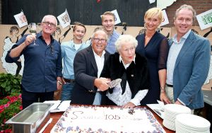 31-08-2015 SHOWBIZZ; JOOP BRAAKHEKKE ZIJN MODER LOUISE VANDAAG 105 JAAR.
foto: Albert den Iseger