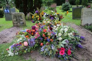 23-09-2015 SHOWBIZZ; JOOSTE ZWAGERMAN BEGRAVEN IN BERGEN. Joost is vlakbij zijn grote voorbeeld LUCEBERT begraven.
foto: Albert den Iseger