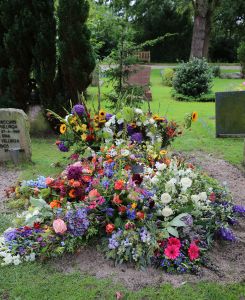 23-09-2015 SHOWBIZZ; JOOSTE ZWAGERMAN BEGRAVEN IN BERGEN. Joost is vlakbij zijn grote voorbeeld LUCEBERT begraven.
foto: Albert den Iseger