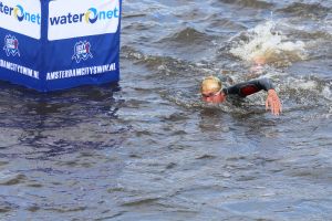 06-09-2015 SHOWBIZZ; MARISKA BAUER ZWEMT MEE MET AMSTERDAM CITY SWIM VOOR A.L.S. Frans was haar coach en schreeuwde haar naar de finish toe. Wat een prestatie van alle BN ers die mee deden.  Mariska Bauer en haar team, Sophie Hilbrand, Mariska Hulscher,Kees van der Spek, Beau van erven Dorens, Ruud Feldkamp, Robert Schumacher en natuu06-09-2015 SHOWBIZZ; MARISKA BAUER ZWEMT MEE MET AMSTERDAM CITY SWIM VOOR A.L.S. Frans was haar coach en schreeuwde haar naar de finish toe. Wat een prestatie van alle BN ers die mee deden.  Mariska Bauer en haar team, Sophie Hilbrand, Mariska Hulscher,Kees van der Spek, Beau van erven Dorens, Ruud Feldkamp, Robert Schumacher en natuurlijk Pieter van den Hoogenband.
foto: Albert den Iseger.rlijk Pieter van den Hoogenband.
foto: Albert den Iseger.