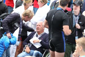 06-09-2015 SHOWBIZZ; MARISKA BAUER ZWEMT MEE MET AMSTERDAM CITY SWIM VOOR A.L.S. Frans was haar coach en schreeuwde haar naar de finish toe. Wat een prestatie van alle BN ers die mee deden.  Mariska Bauer en haar team, Sophie Hilbrand, Mariska Hulscher,Kees van der Spek, Beau van erven Dorens, Ruud Feldkamp, Robert Schumacher en natuurlijk Pieter van den Hoogenband.
foto: Albert den Iseger.