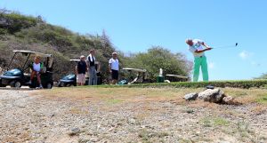 01-09-2016 SPORT; ARUBA PRO-AM GOLF TOURNAMENT 2016. In samenwerking met TIERRA DEL SOL te Aruba organiseerde ARUBA TOURIST AUTHORITY het Aruba Pro Am Golf Toernooi. Enkele BN ers deden hier ook aan mee. Nederland viel echter niet in de prijzen.Ook werd de HANDICART gepresenteerd door Mark en Frans Tempelman.
Hierover later een aparte fotoreportage. 
foto: Albert den Iseger