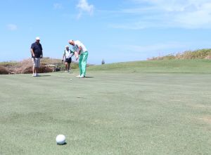 01-09-2016 SPORT; ARUBA PRO-AM GOLF TOURNAMENT 2016. In samenwerking met TIERRA DEL SOL te Aruba organiseerde ARUBA TOURIST AUTHORITY het Aruba Pro Am Golf Toernooi. Enkele BN ers deden hier ook aan mee. Nederland viel echter niet in de prijzen.Ook werd de HANDICART gepresenteerd door Mark en Frans Tempelman.
Hierover later een aparte fotoreportage. 
foto: Albert den Iseger