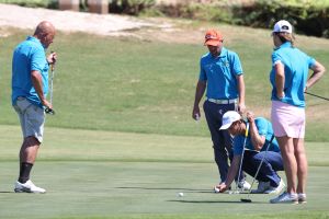 01-09-2016 SPORT; ARUBA PRO-AM GOLF TOURNAMENT 2016. In samenwerking met TIERRA DEL SOL te Aruba organiseerde ARUBA TOURIST AUTHORITY het Aruba Pro Am Golf Toernooi. Enkele BN ers deden hier ook aan mee. Nederland viel echter niet in de prijzen.Ook werd de HANDICART gepresenteerd door Mark en Frans Tempelman.
Hierover later een aparte fotoreportage. 
foto: Albert den Iseger