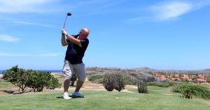 01-09-2016 SPORT; ARUBA PRO-AM GOLF TOURNAMENT 2016. In samenwerking met TIERRA DEL SOL te Aruba organiseerde ARUBA TOURIST AUTHORITY het Aruba Pro Am Golf Toernooi. Enkele BN ers deden hier ook aan mee. Nederland viel echter niet in de prijzen.Ook werd de HANDICART gepresenteerd door Mark en Frans Tempelman.
Hierover later een aparte fotoreportage. 
foto: Albert den Iseger