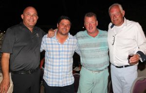 01-09-2016 SPORT; ARUBA PRO-AM GOLF TOURNAMENT 2016. In samenwerking met TIERRA DEL SOL te Aruba organiseerde ARUBA TOURIST AUTHORITY het Aruba Pro Am Golf Toernooi. Enkele BN ers deden hier ook aan mee. Nederland viel echter niet in de prijzen.Ook werd de HANDICART gepresenteerd door Mark en Frans Tempelman.
Hierover later een aparte fotoreportage. 
foto: Albert den Iseger