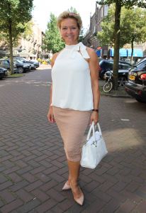 10-09-2016 SHOWBIZZ; SHEILA DE VRIES OPENT NIEUWE STUDIO IN AMSTERDAM. De nieuwe STUDIO SHEILA DE VRIES is met winkel,showroom en atelier nu te vinden op een steenworp van de vorige lokatie. In haar nieuwe pand toont SHEILA 2 verdiepingen volop mode. Tijdens de feestelijke opening toonde SHEILA tevens haar nieuwe collectie.
foto: 10-09-2016 SHOWBIZZ; SHEILA DE VRIES OPENT NIEUWE STUDIO IN AMSTERDAM. De nieuwe STUDIO SHEILA DE VRIES is met winkel,showroom en atelier nu te vinden op een steenworp van de vorige lokatie. In haar nieuwe pand toont SHEILA 2 verdiepingen volop mode. Tijdens de feestelijke opening toonde SHEILA tevens haar nieuwe collectie.
foto: Albert den IsegerAlbert den Iseger