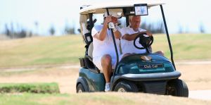 01-09-2016 SPORT; ARUBA PRO-AM GOLF TOURNAMENT 2016. In samenwerking met TIERRA DEL SOL te Aruba organiseerde ARUBA TOURIST AUTHORITY het Aruba Pro Am Golf Toernooi. Enkele BN ers deden hier ook aan mee. Nederland viel echter niet in de prijzen.Ook werd de HANDICART gepresenteerd door Mark en Frans Tempelman.
Hierover later een aparte fotoreportage. 
foto: Albert den Iseger