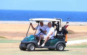 01-09-2016 SPORT; ARUBA PRO-AM GOLF TOURNAMENT 2016. In samenwerking met TIERRA DEL SOL te Aruba organiseerde ARUBA TOURIST AUTHORITY het Aruba Pro Am Golf Toernooi. Enkele BN ers deden hier ook aan mee. Nederland viel echter niet in de prijzen.Ook werd de HANDICART gepresenteerd door Mark en Frans Tempelman.
Hierover later een aparte fotoreportage. 
foto: Albert den Iseger