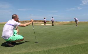 01-09-2016 SPORT; ARUBA PRO-AM GOLF TOURNAMENT 2016. In samenwerking met TIERRA DEL SOL te Aruba organiseerde ARUBA TOURIST AUTHORITY het Aruba Pro Am Golf Toernooi. Enkele BN ers deden hier ook aan mee. Nederland viel echter niet in de prijzen.Ook werd de HANDICART gepresenteerd door Mark en Frans Tempelman. Hierover later een aparte fotoreportage.  foto: Albert den Iseger