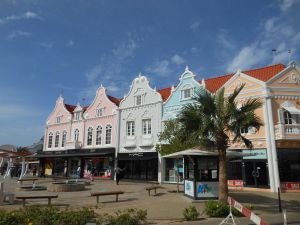 22-09-2017 SHOWBIZZ; ARUBA GAAT VANDAAG NAAR DE STEMBUS. Op ARUBA gaan vandaag de parlementsverkiezingen van start. De grote vraag is of de huidige minister president MIKE EMAN van het AVP een derde termijn mag regeren.
foto: Albert den Iseger