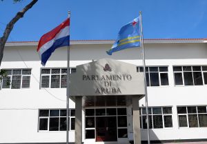 22-09-2017 SHOWBIZZ; ARUBA GAAT VANDAAG NAAR DE STEMBUS. Op ARUBA gaan vandaag de parlementsverkiezingen van start. De grote vraag is of de huidige minister president MIKE EMAN van het AVP een derde termijn mag regeren. foto: Albert den Iseger