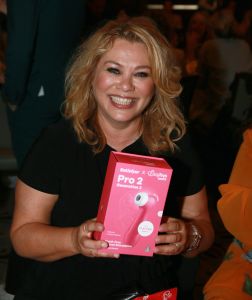 09-09-2024 SHOWBIZZ; STRONG WOMAN AWARD 2024. Betty de Groot presenteerde in het Sofitel Grand Hotel te Amsterdam wederom haar Strong Woman Award evenement.
40 bekende dames uit de tv-mode-film en amusement  wereld waren aanwezig om weer eens heerlijk verwent te worden op een meer dan heerlijke middag. Wendy van Dijk won de begeerlijke award 2024. Het was een tranen moment voor iedereen die aanwezig was.
Al met al weer een pracht van een middag vol met muziek-cadeaus-verhalen-eten en drinken en gelukkig veel plezier. Op naar de volgende editie van THE STRONG WOMAN AWARD 2025.
foto Albert den Iseger.