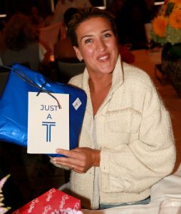 09-09-2024 SHOWBIZZ; STRONG WOMAN AWARD 2024. Betty de Groot presenteerde in het Sofitel Grand Hotel te Amsterdam wederom haar Strong Woman Award evenement. 40 bekende dames uit de tv-mode-film en amusement  wereld waren aanwezig om weer eens heerlijk verwent te worden op een meer dan heerlijke middag. Wendy van Dijk won de begeerlijke award 2024. Het was een tranen moment voor iedereen die aanwezig was. Al met al weer een pracht van een middag vol met muziek-cadeaus-verhalen-eten en drinken en gelukkig veel plezier. Op naar de volgende editie van THE STRONG WOMAN AWARD 2025. foto Albert den Iseger.