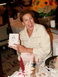 09-09-2024 SHOWBIZZ; STRONG WOMAN AWARD 2024. Betty de Groot presenteerde in het Sofitel Grand Hotel te Amsterdam wederom haar Strong Woman Award evenement. 40 bekende dames uit de tv-mode-film en amusement  wereld waren aanwezig om weer eens heerlijk verwent te worden op een meer dan heerlijke middag. Wendy van Dijk won de begeerlijke award 2024. Het was een tranen moment voor iedereen die aanwezig was. Al met al weer een pracht van een middag vol met muziek-cadeaus-verhalen-eten en drinken en gelukkig veel plezier. Op naar de volgende editie van THE STRONG WOMAN AWARD 2025. foto Albert den Iseger.