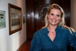 09-09-2024 SHOWBIZZ; STRONG WOMAN AWARD 2024. Betty de Groot presenteerde in het Sofitel Grand Hotel te Amsterdam wederom haar Strong Woman Award evenement.
40 bekende dames uit de tv-mode-film en amusement  wereld waren aanwezig om weer eens heerlijk verwent te worden op een meer dan heerlijke middag. Wendy van Dijk won de begeerlijke award 2024. Het was een tranen moment voor iedereen die aanwezig was.
Al met al weer een pracht van een middag vol met muziek-cadeaus-verhalen-eten en drinken en gelukkig veel plezier. Op naar de volgende editie van THE STRONG WOMAN AWARD 2025.
foto Albert den Iseger.