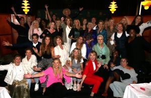 09-09-2024 SHOWBIZZ; STRONG WOMAN AWARD 2024. Betty de Groot presenteerde in het Sofitel Grand Hotel te Amsterdam wederom haar Strong Woman Award evenement.
40 bekende dames uit de tv-mode-film en amusement  wereld waren aanwezig om weer eens heerlijk verwent te worden op een meer dan heerlijke middag. Wendy van Dijk won de begeerlijke award 2024. Het was een tranen moment voor iedereen die aanwezig was.
Al met al weer een pracht van een middag vol met muziek-cadeaus-verhalen-eten en drinken en gelukkig veel plezier. Op naar de volgende editie van THE STRONG WOMAN AWARD 2025.
foto Albert den Iseger.