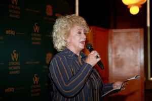 09-09-2024 SHOWBIZZ; STRONG WOMAN AWARD 2024. Betty de Groot presenteerde in het Sofitel Grand Hotel te Amsterdam wederom haar Strong Woman Award evenement.
40 bekende dames uit de tv-mode-film en amusement  wereld waren aanwezig om weer eens heerlijk verwent te worden op een meer dan heerlijke middag. Wendy van Dijk won de begeerlijke award 2024. Het was een tranen moment voor iedereen die aanwezig was.
Al met al weer een pracht van een middag vol met muziek-cadeaus-verhalen-eten en drinken en gelukkig veel plezier. Op naar de volgende editie van THE STRONG WOMAN AWARD 2025.
foto Albert den Iseger.