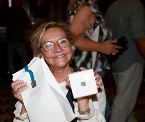 09-09-2024 SHOWBIZZ; STRONG WOMAN AWARD 2024. Betty de Groot presenteerde in het Sofitel Grand Hotel te Amsterdam wederom haar Strong Woman Award evenement.
40 bekende dames uit de tv-mode-film en amusement  wereld waren aanwezig om weer eens heerlijk verwent te worden op een meer dan heerlijke middag. Wendy van Dijk won de begeerlijke award 2024. Het was een tranen moment voor iedereen die aanwezig was.
Al met al weer een pracht van een middag vol met muziek-cadeaus-verhalen-eten en drinken en gelukkig veel plezier. Op naar de volgende editie van THE STRONG WOMAN AWARD 2025.
foto Albert den Iseger.