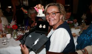 09-09-2024 SHOWBIZZ; STRONG WOMAN AWARD 2024. Betty de Groot presenteerde in het Sofitel Grand Hotel te Amsterdam wederom haar Strong Woman Award evenement. 40 bekende dames uit de tv-mode-film en amusement  wereld waren aanwezig om weer eens heerlijk verwent te worden op een meer dan heerlijke middag. Wendy van Dijk won de begeerlijke award 2024. Het was een tranen moment voor iedereen die aanwezig was. Al met al weer een pracht van een middag vol met muziek-cadeaus-verhalen-eten en drinken en gelukkig veel plezier. Op naar de volgende editie van THE STRONG WOMAN AWARD 2025. foto Albert den Iseger.