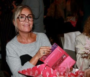 09-09-2024 SHOWBIZZ; STRONG WOMAN AWARD 2024. Betty de Groot presenteerde in het Sofitel Grand Hotel te Amsterdam wederom haar Strong Woman Award evenement.
40 bekende dames uit de tv-mode-film en amusement  wereld waren aanwezig om weer eens heerlijk verwent te worden op een meer dan heerlijke middag. Wendy van Dijk won de begeerlijke award 2024. Het was een tranen moment voor iedereen die aanwezig was.
Al met al weer een pracht van een middag vol met muziek-cadeaus-verhalen-eten en drinken en gelukkig veel plezier. Op naar de volgende editie van THE STRONG WOMAN AWARD 2025.
foto Albert den Iseger.