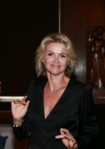 09-09-2024 SHOWBIZZ; STRONG WOMAN AWARD 2024. Betty de Groot presenteerde in het Sofitel Grand Hotel te Amsterdam wederom haar Strong Woman Award evenement.
40 bekende dames uit de tv-mode-film en amusement  wereld waren aanwezig om weer eens heerlijk verwent te worden op een meer dan heerlijke middag. Wendy van Dijk won de begeerlijke award 2024. Het was een tranen moment voor iedereen die aanwezig was.
Al met al weer een pracht van een middag vol met muziek-cadeaus-verhalen-eten en drinken en gelukkig veel plezier. Op naar de volgende editie van THE STRONG WOMAN AWARD 2025.
foto Albert den Iseger.