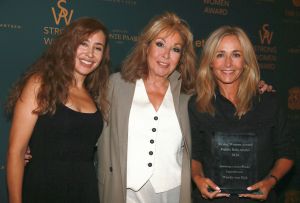 09-09-2024 SHOWBIZZ; STRONG WOMAN AWARD 2024. Betty de Groot presenteerde in het Sofitel Grand Hotel te Amsterdam wederom haar Strong Woman Award evenement. 40 bekende dames uit de tv-mode-film en amusement  wereld waren aanwezig om weer eens heerlijk verwent te worden op een meer dan heerlijke middag. Wendy van Dijk won de begeerlijke award 2024. Het was een tranen moment voor iedereen die aanwezig was. Al met al weer een pracht van een middag vol met muziek-cadeaus-verhalen-eten en drinken en gelukkig veel plezier. Op naar de volgende editie van THE STRONG WOMAN AWARD 2025. foto Albert den Iseger.09-09-2024 SHOWBIZZ; STRONG WOMAN AWARD 2024. Betty de Groot presenteerde in het Sofitel Grand Hotel te Amsterdam wederom haar Strong Woman Award evenement. 40 bekende dames uit de tv-mode-film en amusement  wereld waren aanwezig om weer eens heerlijk verwent te worden op een meer dan heerlijke middag. Wendy van Dijk won de begeerlijke award 2024. Het was een tranen moment voor iedereen die aanwezig was. Al met al weer een pracht van een middag vol met muziek-cadeaus-verhalen-eten en drinken en gelukkig veel plezier. Op naar de volgende editie van THE STRONG WOMAN AWARD 2025. foto Albert den Iseger.