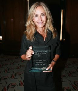 09-09-2024 SHOWBIZZ; STRONG WOMAN AWARD 2024. Betty de Groot presenteerde in het Sofitel Grand Hotel te Amsterdam wederom haar Strong Woman Award evenement.
40 bekende dames uit de tv-mode-film en amusement  wereld waren aanwezig om weer eens heerlijk verwent te worden op een meer dan heerlijke middag. Wendy van Dijk won de begeerlijke award 2024. Het was een tranen moment voor iedereen die aanwezig was.
Al met al weer een pracht van een middag vol met muziek-cadeaus-verhalen-eten en drinken en gelukkig veel plezier. Op naar de volgende editie van THE STRONG WOMAN AWARD 2025.
foto Albert den Iseger.