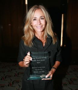 09-09-2024 SHOWBIZZ; STRONG WOMAN AWARD 2024. Betty de Groot presenteerde in het Sofitel Grand Hotel te Amsterdam wederom haar Strong Woman Award evenement.
40 bekende dames uit de tv-mode-film en amusement  wereld waren aanwezig om weer eens heerlijk verwent te worden op een meer dan heerlijke middag. Wendy van Dijk won de begeerlijke award 2024. Het was een tranen moment voor iedereen die aanwezig was.
Al met al weer een pracht van een middag vol met muziek-cadeaus-verhalen-eten en drinken en gelukkig veel plezier. Op naar de volgende editie van THE STRONG WOMAN AWARD 2025.
foto Albert den Iseger.